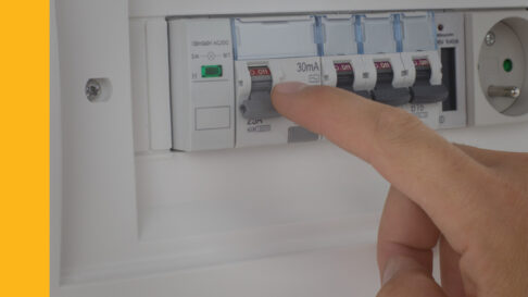 Aptomat chống giật bị nhảy: Nguyên nhân và cách xử lý