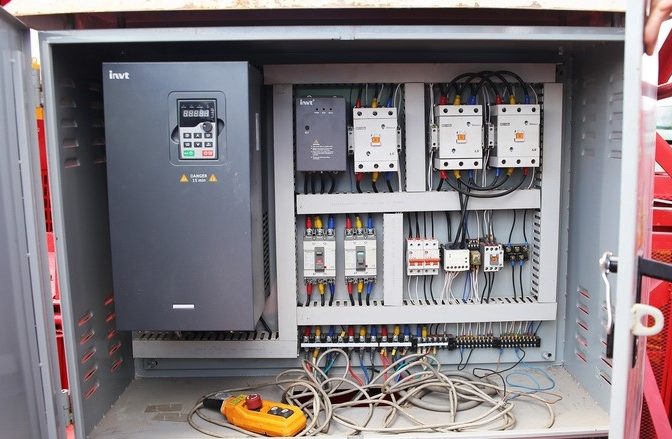 Tủ điện biến tần là gì? Chức năng và phân loại