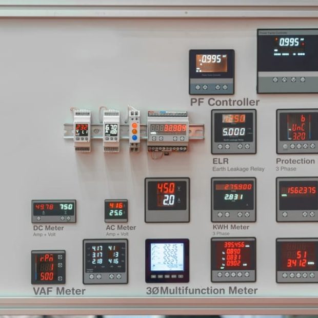 What is a Capacitor Controller? Functions and instructions for use