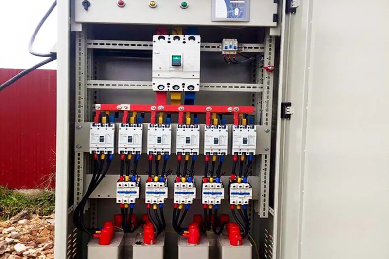 What is a compensating capacitor 10