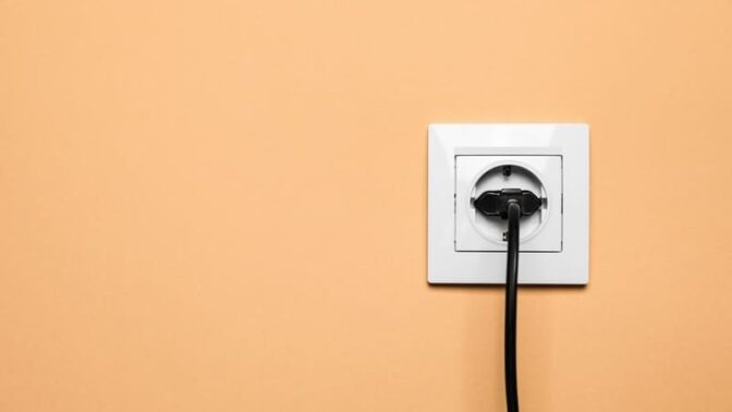 Ổ cắm điện 1 lỗ là gì? Cấu tạo, ứng dụng và cách phân loại 